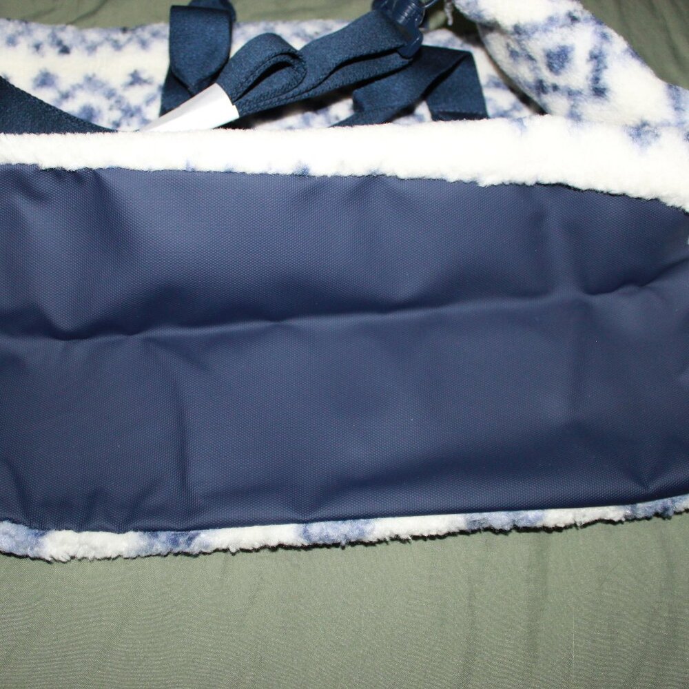 NWT Victoria's Secret Women's Cozy Sherpa Plush Fair Isle Weekender Bag - Picture 6 of 8